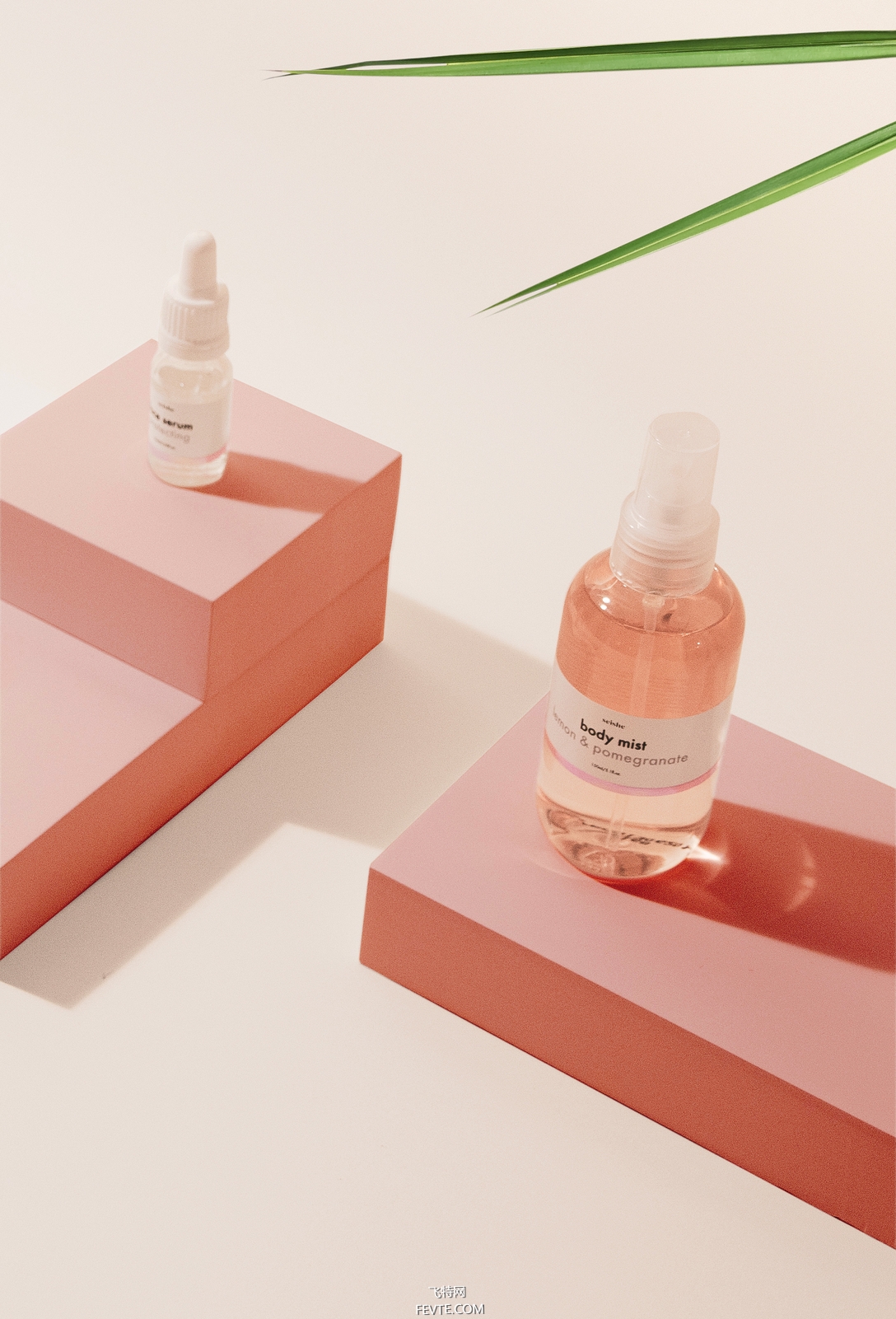 上?；瘖y品包裝瓶廠家談包裝設(shè)計中的扁平化設(shè)計理念應(yīng)用研究