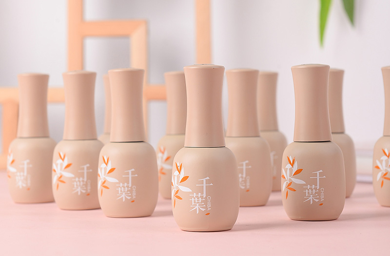 眾多品牌推出指甲油指尖上的世界 眾多品牌推出指甲油指尖上的世界