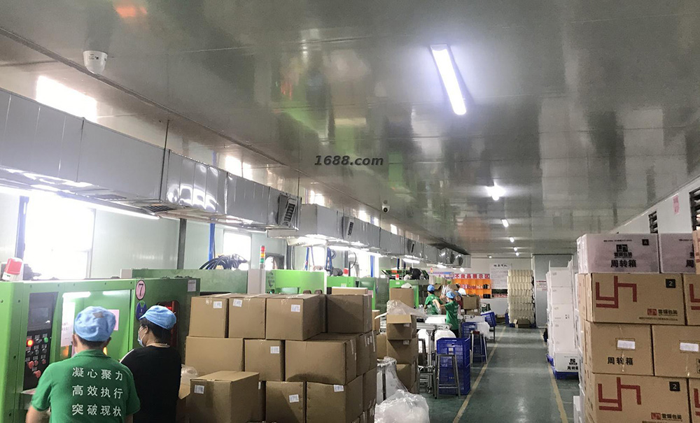 廣州云輝塑料包裝工廠實(shí)景