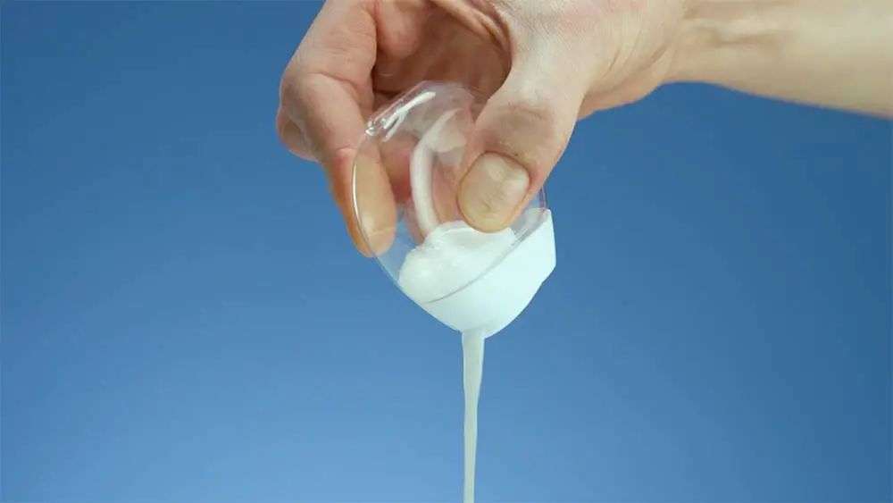 再也不用「擠牙膏」，高露潔換上的「潤滑劑」包裝，讓牙膏從此一滴不剩