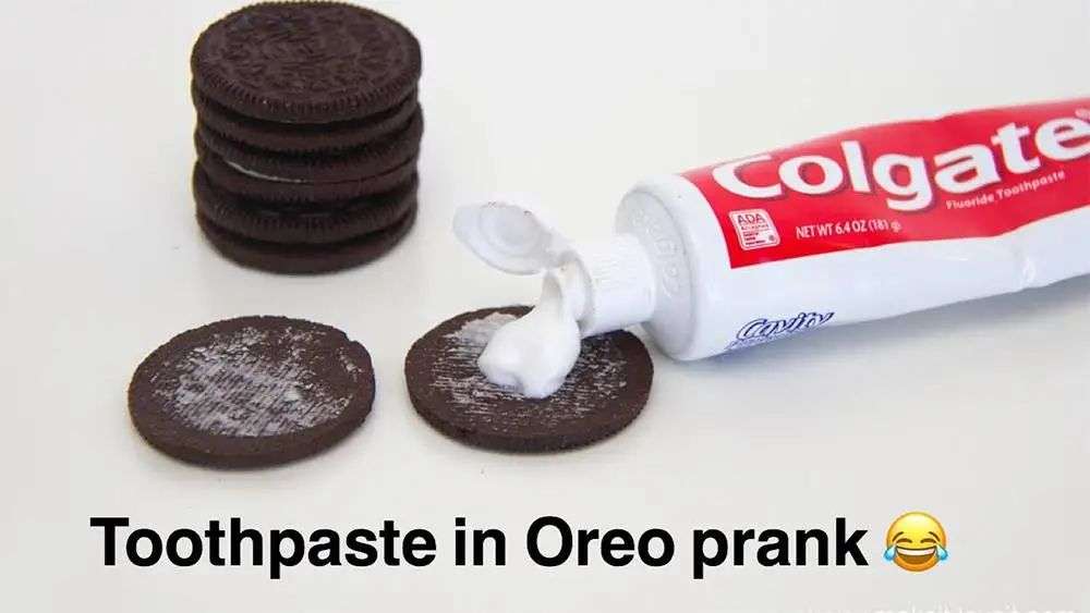 再也不用「擠牙膏」，高露潔換上的「潤滑劑」包裝，讓牙膏從此一滴不剩