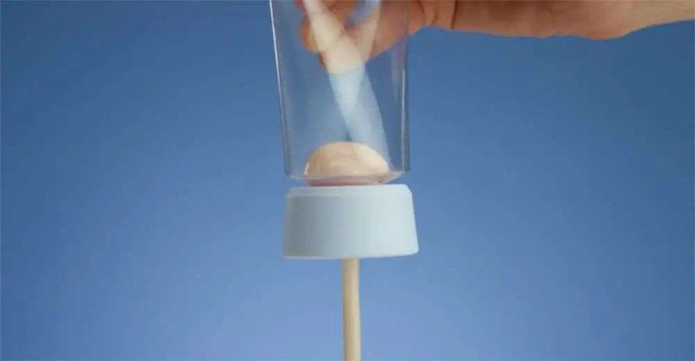 再也不用「擠牙膏」，高露潔換上的「潤滑劑」包裝，讓牙膏從此一滴不剩